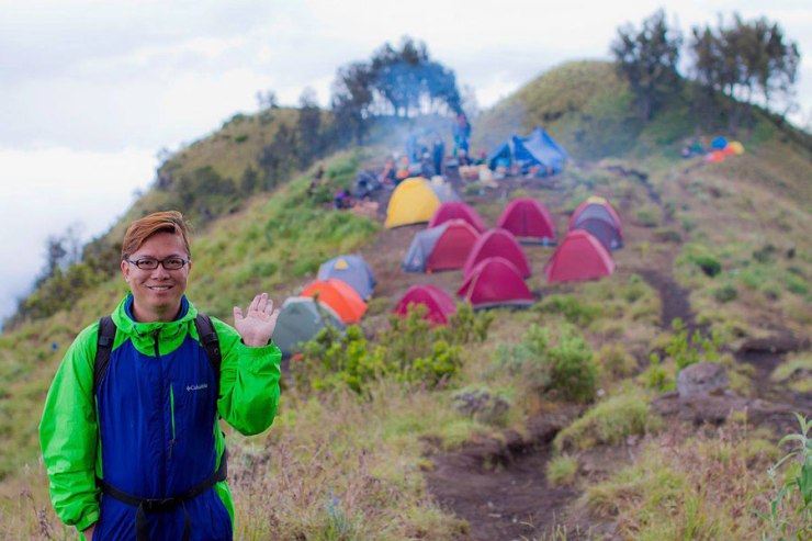 Welcome to Plawangan Sembalun crater rim altitude 2639 meters mount Rinjani 🙂
